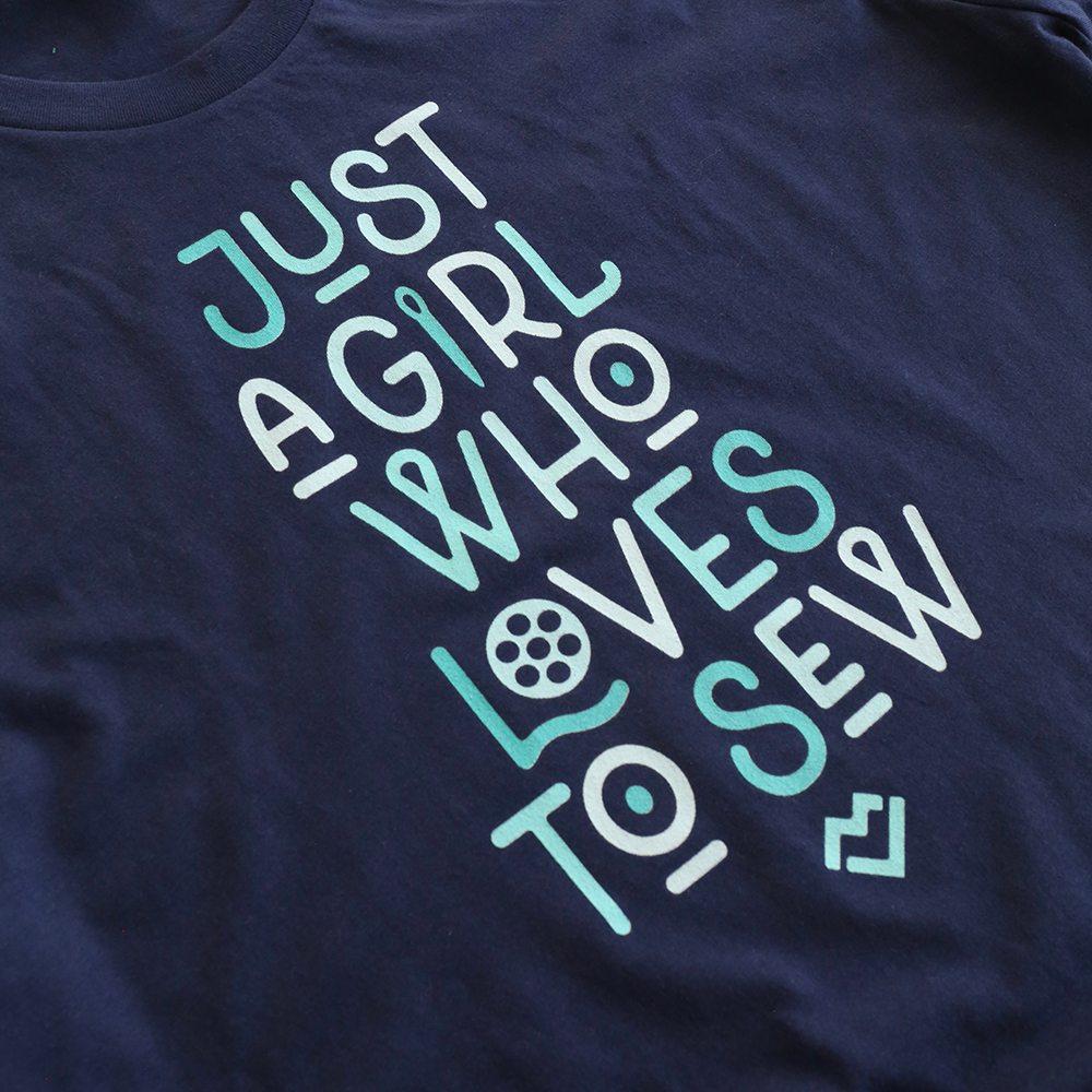Just a Girl Who Loves to Sew - V-neck T-shirt (Navy)