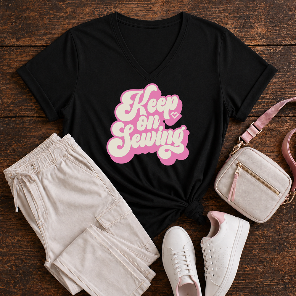 Keep on Sewing - V-neck T-shirt (Black)