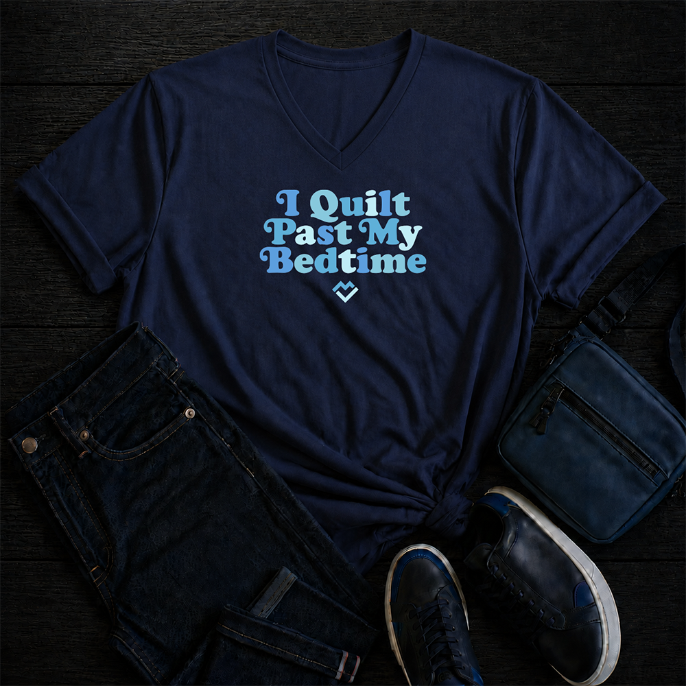 I Quilt Past My Bedtime - V-Neck T-Shirt (Navy)