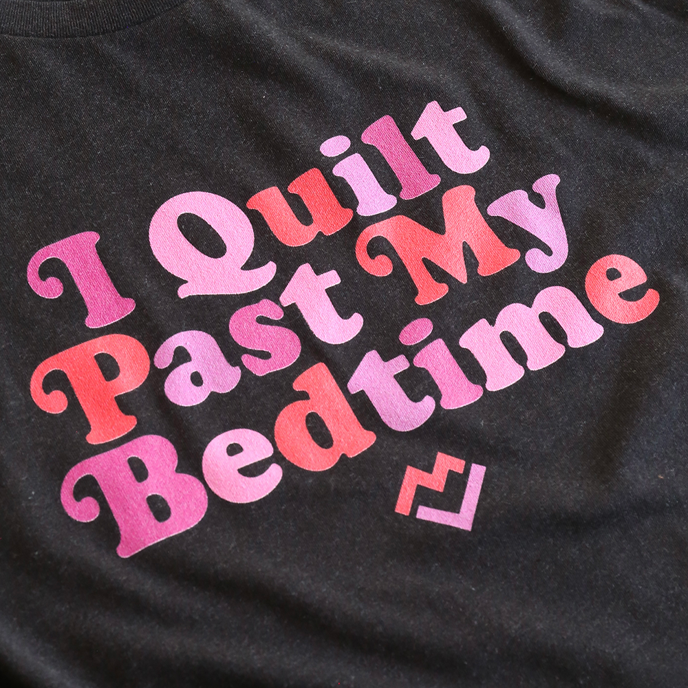 I Quilt Past My Bedtime - T-Shirt (Black)