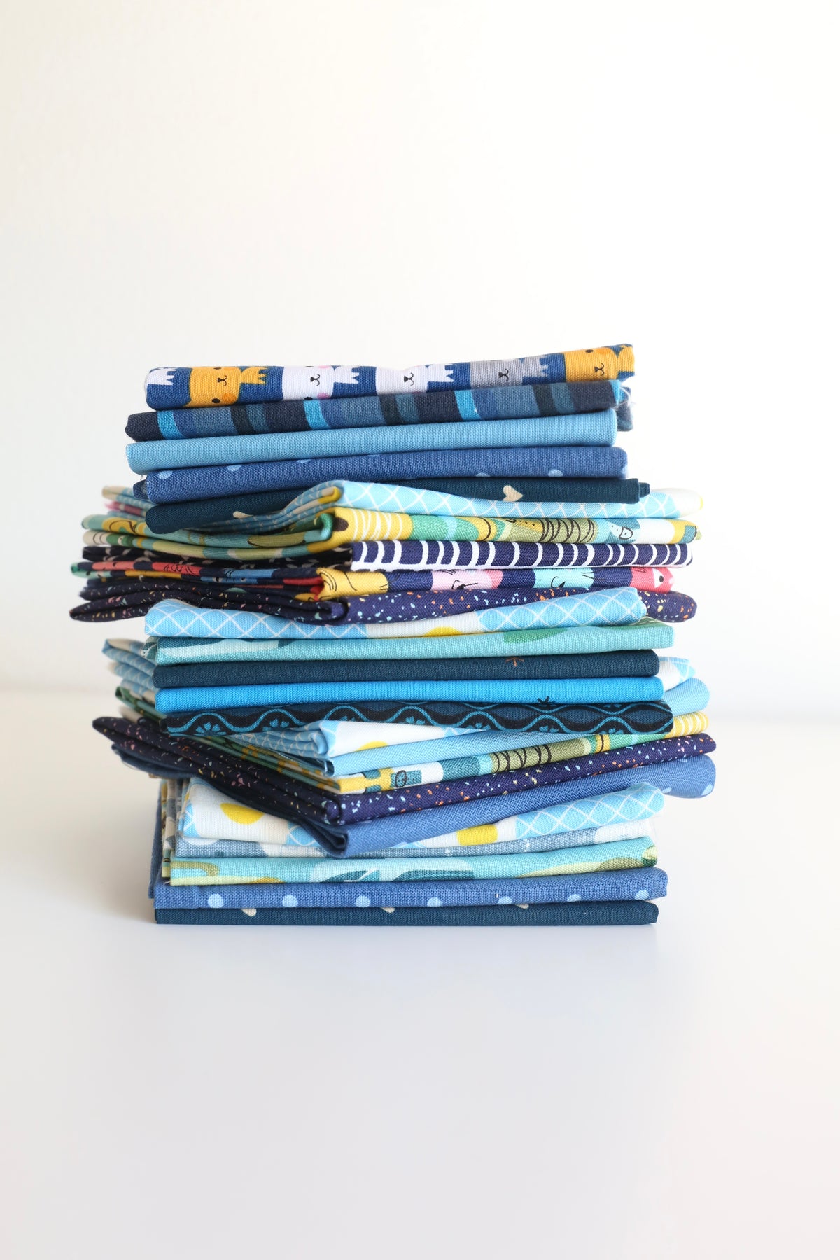 Scrappy Mystery (Blue) - 5 Fat Quarter Bundle