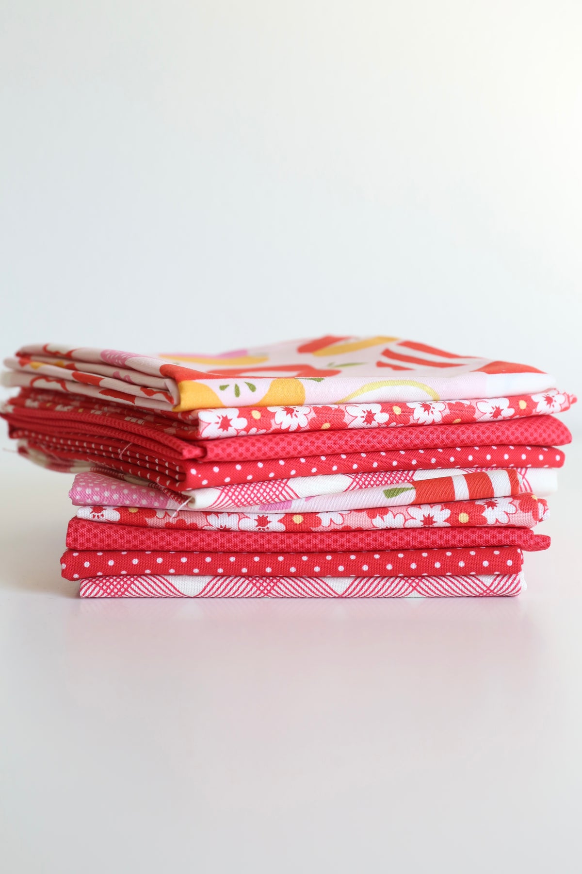Scrappy Mystery (Red) - 5 Fat Quarter Bundle