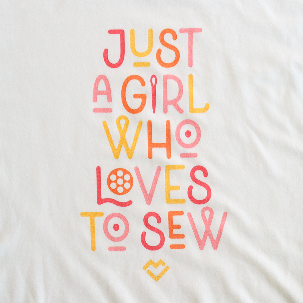 Just a Girl Who Loves to Sew - T-shirt (Cream)