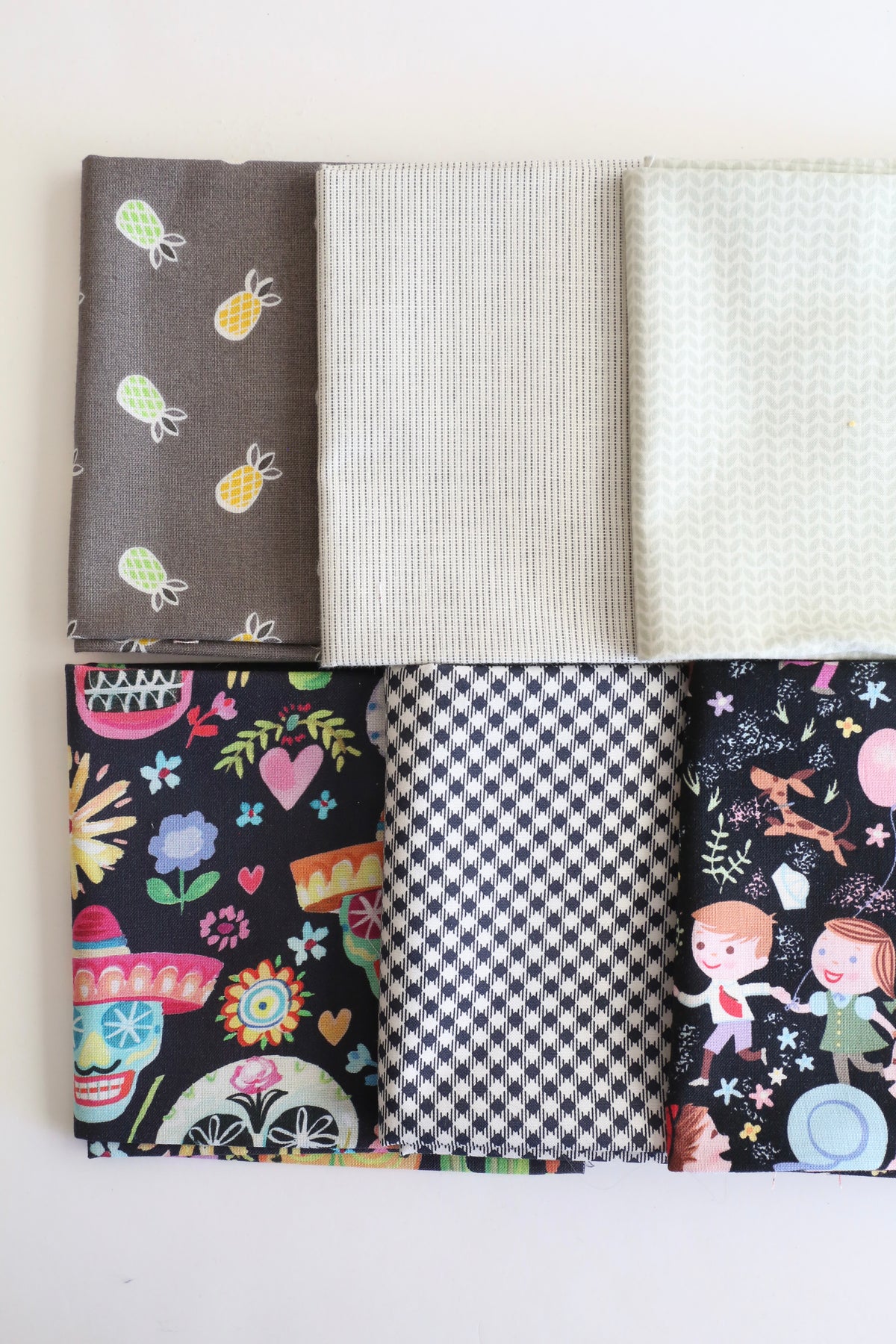 Scrappy Mystery (Black & Gray) - 6 Fat Quarter Bundle
