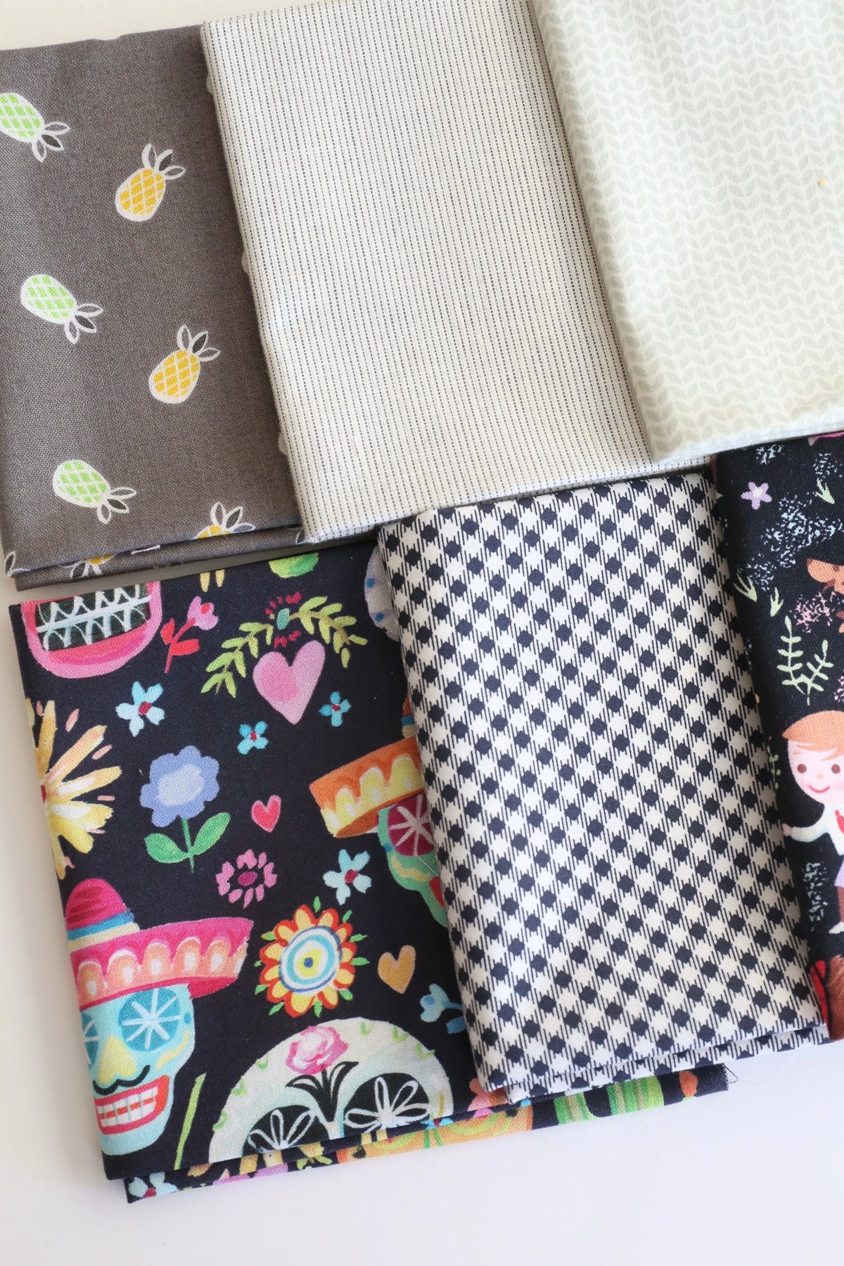 Scrappy Mystery (Black & Gray) - 6 Fat Quarter Bundle