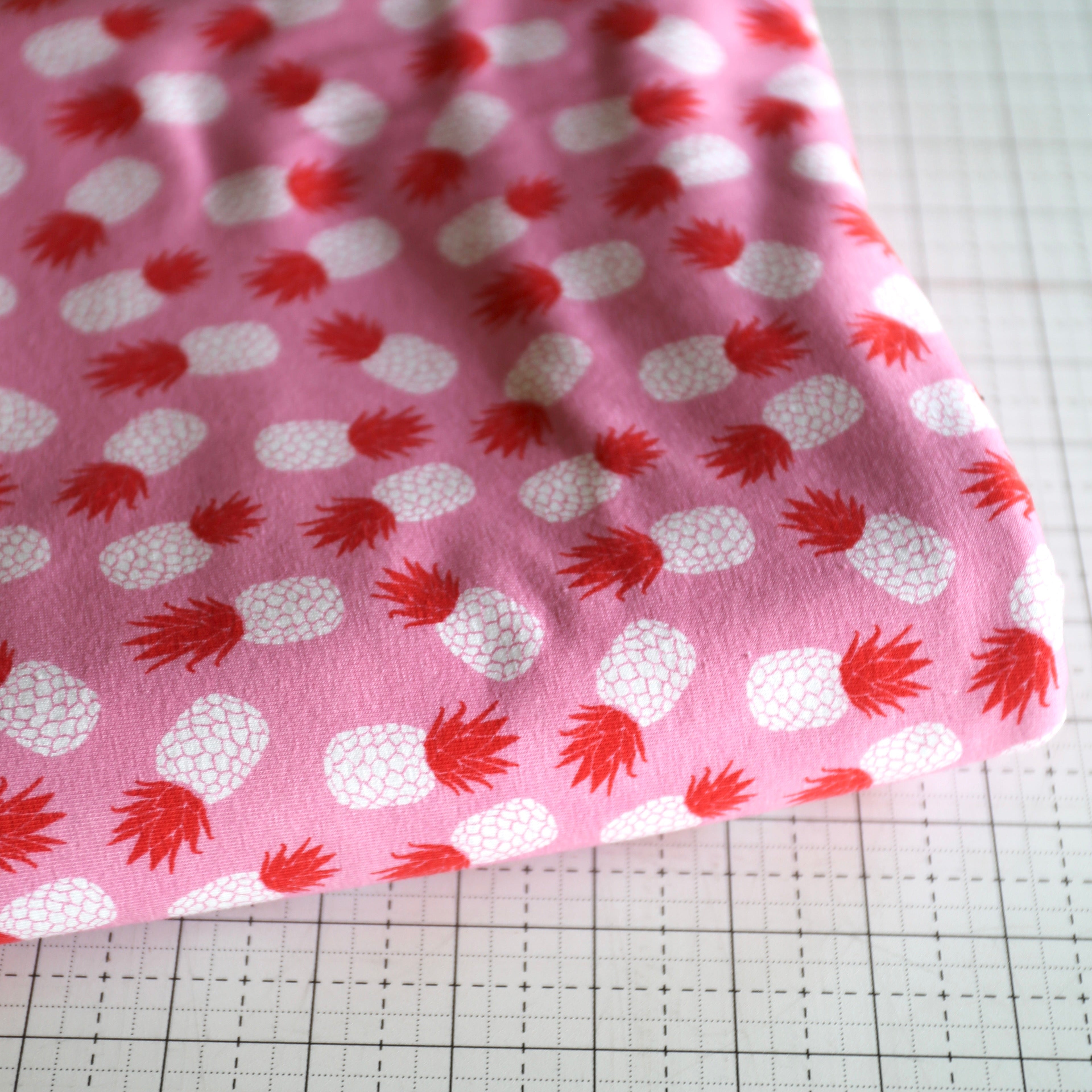 Club Havanna Knit (Pink) - 2 Yards KNIT