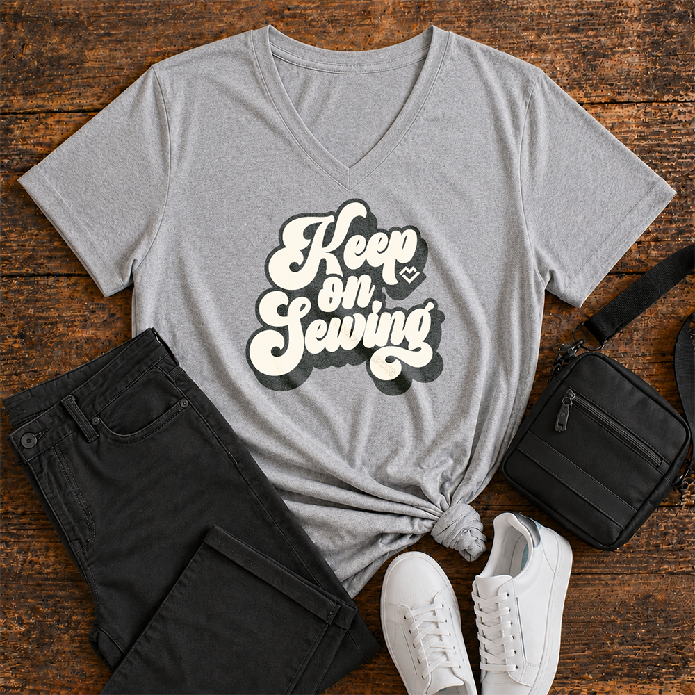 Keep on Sewing - V-neck T-shirt (Gray)