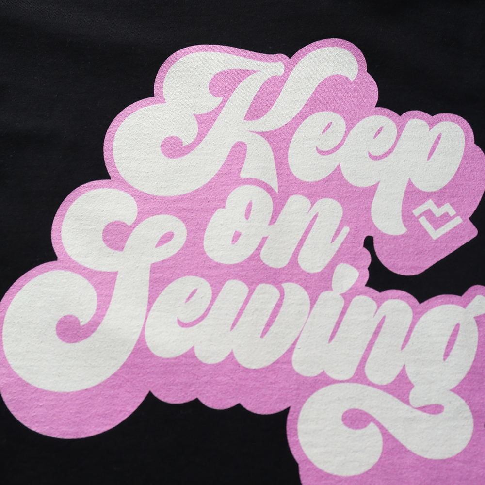 Keep on Sewing - T-shirt (Black)