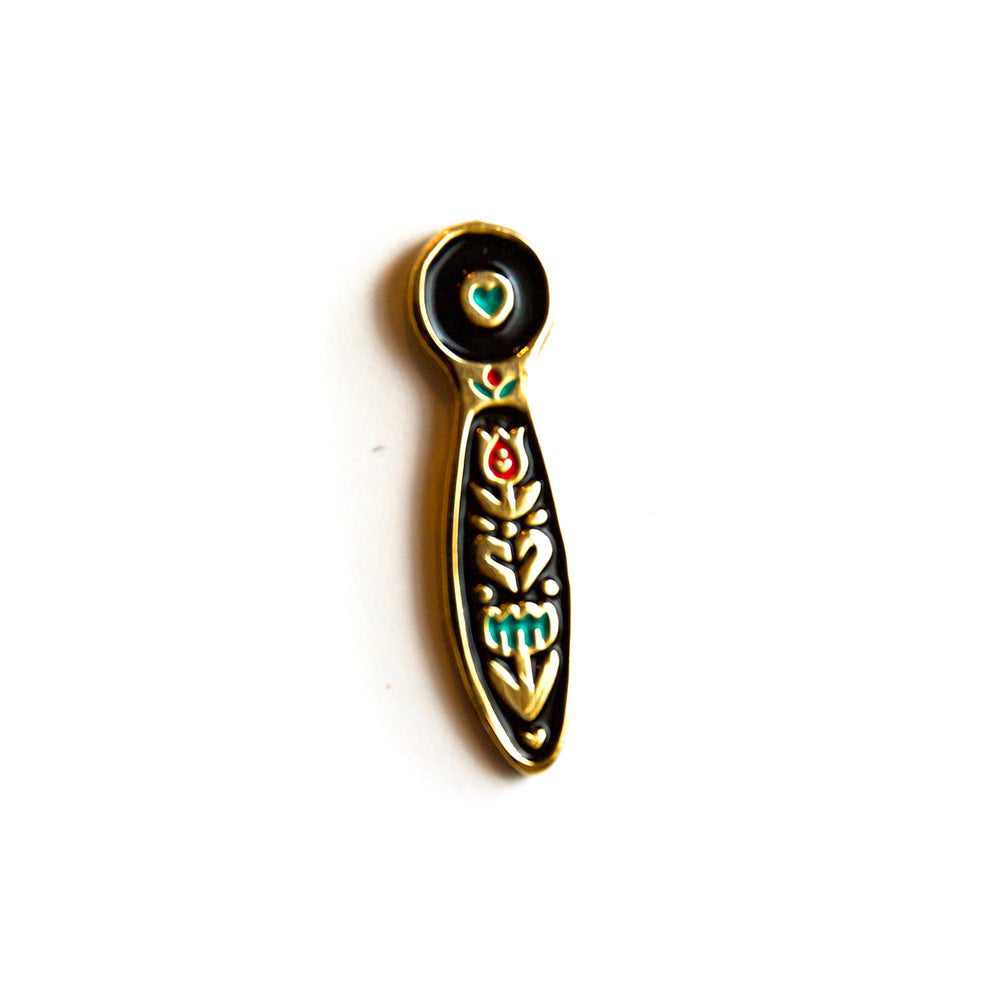 
            
                Load image into Gallery viewer, Rotary Cutter - Enamel Pin
            
        